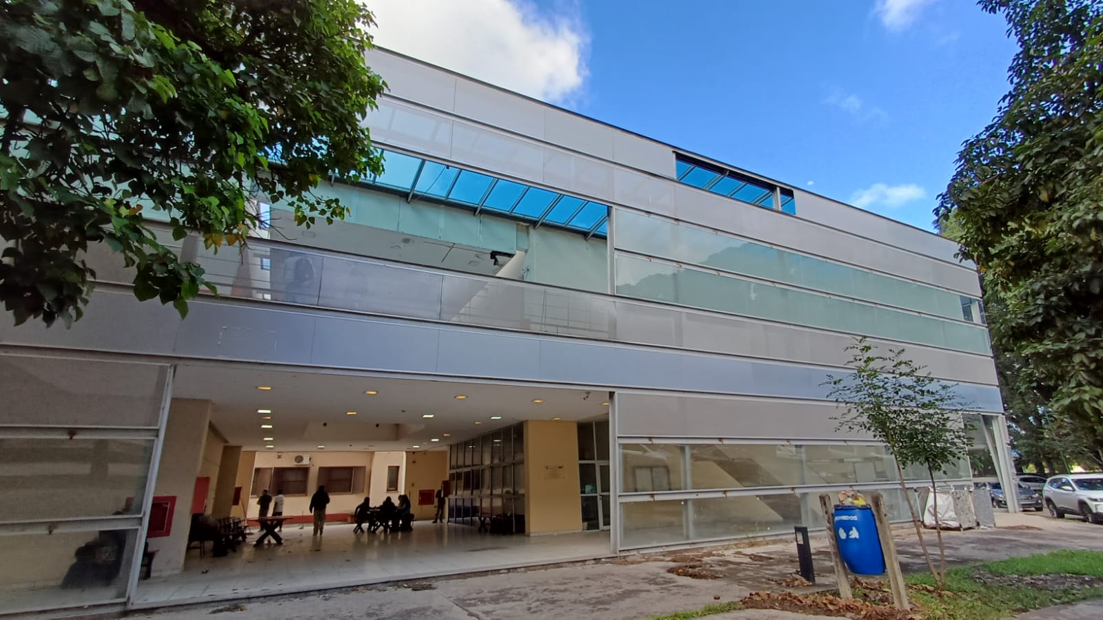 Intervención en Fachada y Cubierta de Vidrio - Auditorio de Filosofía y Letras